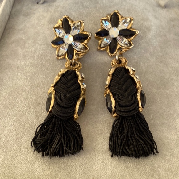 Runway Couture lovely vintage earrings from Kalinger Paris signed.